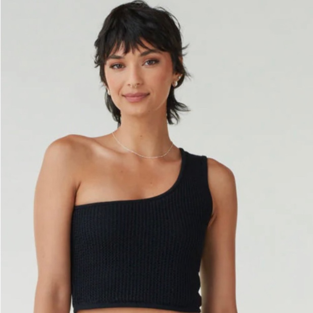 Vetta knit two piece. Black color, a mermaid’s dream.